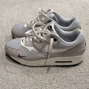 Nike Air Max Sneakers in Light Gray and Off-White